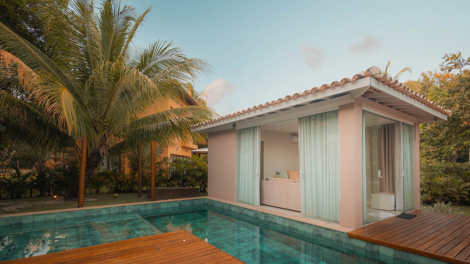 Villa contemporaine avec piscine — Sacré-Cœur